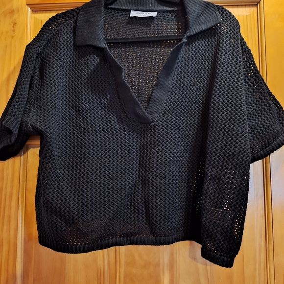 M/L ON TAG NEW. Black cropped very light knitted material - Picture 1 of 3